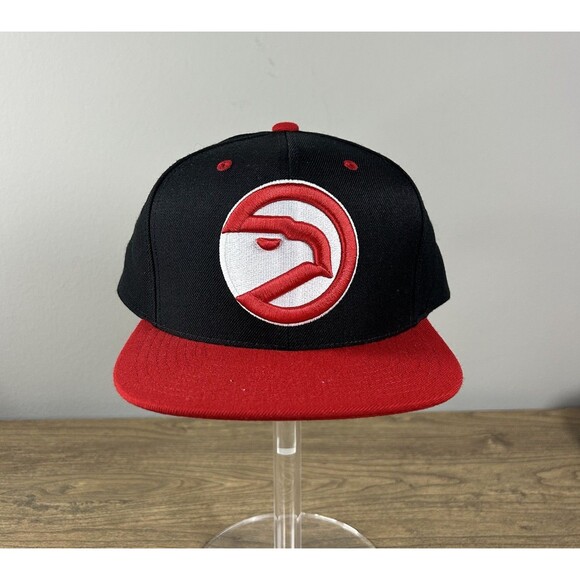 Atlanta Hawks Mitchell & Ness SnapBack OSFA Hat Black Red Nostalgia Logo NWT - Picture 1 of 9